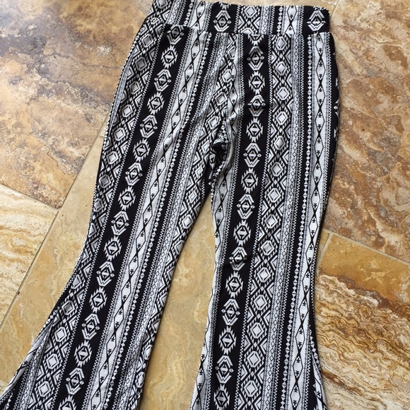 Supersoft superstretchy Vertical pattern flare leg - Picture 2 of 8